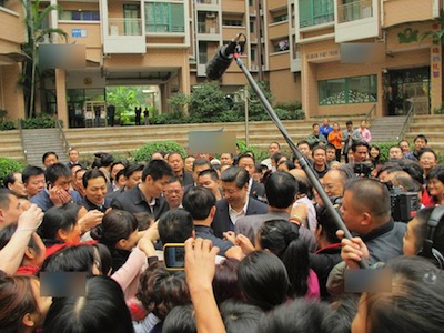 Xi surrounded by the public